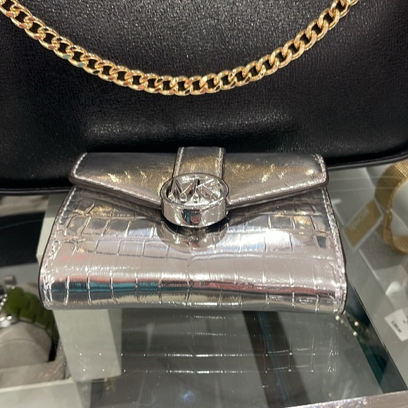 MICHAEL KORS CARMEN MEDIUM LOGO AND FAUX LEATHER WALLET 
SILVER 
NWT - Picture 15 of 16